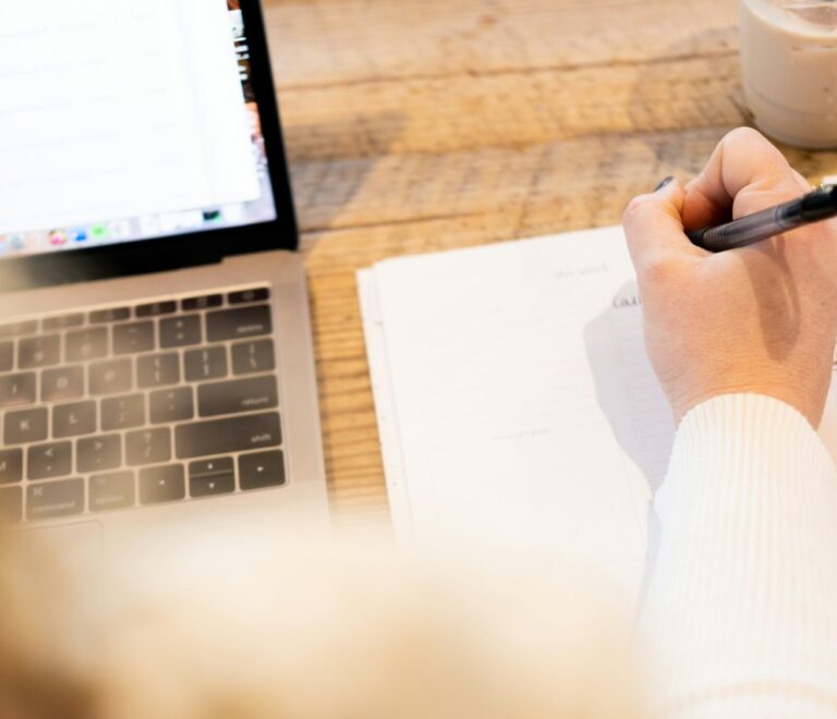 Kelebihan Menggunakan Konsultan SLF Dibanding Mengurus Sendiri